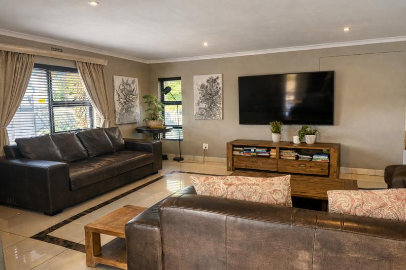 4 Bedroom Property for Sale in Flamingo Vlei Western Cape
